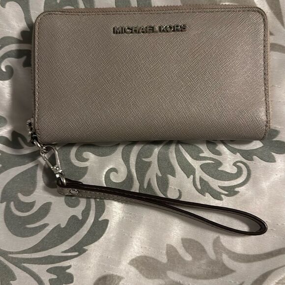 Michael Kors Grey Medium Jet Set Leather Wristlet Wallet - Picture 1 of 4